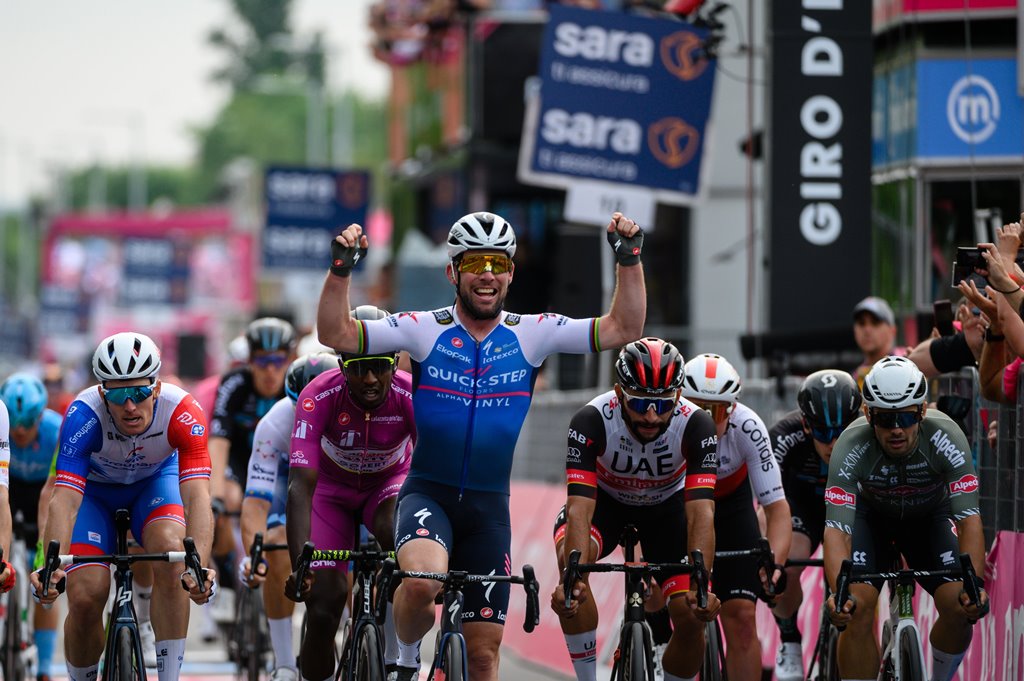 Giro d’Italia – Ovációval várták a versenyzőket