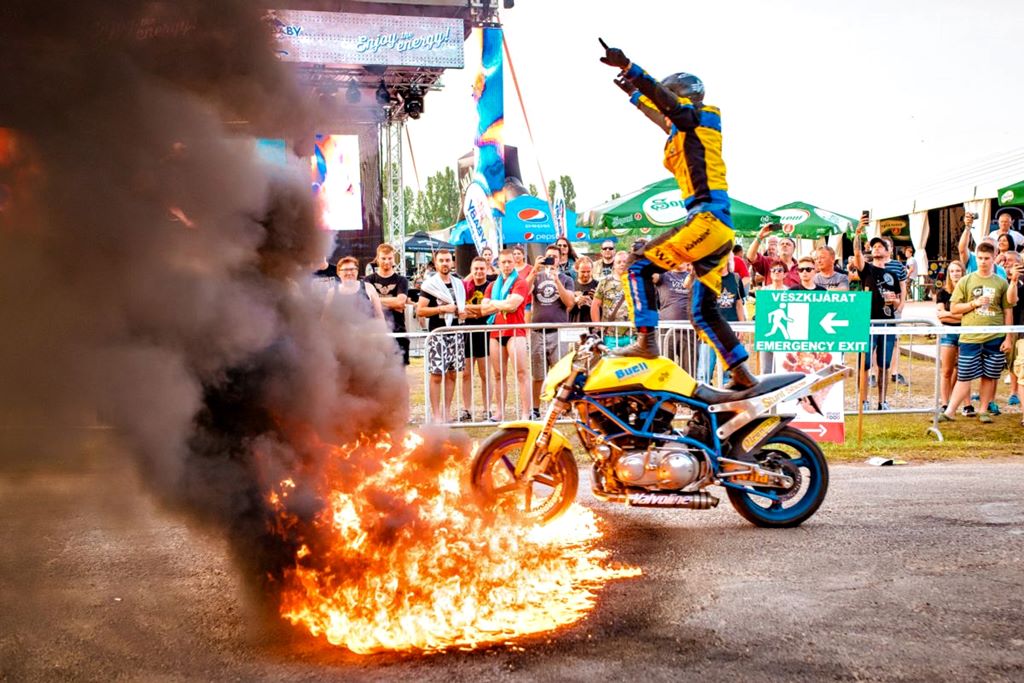 Kaszkadőr világsztár a Harley fesztiválon