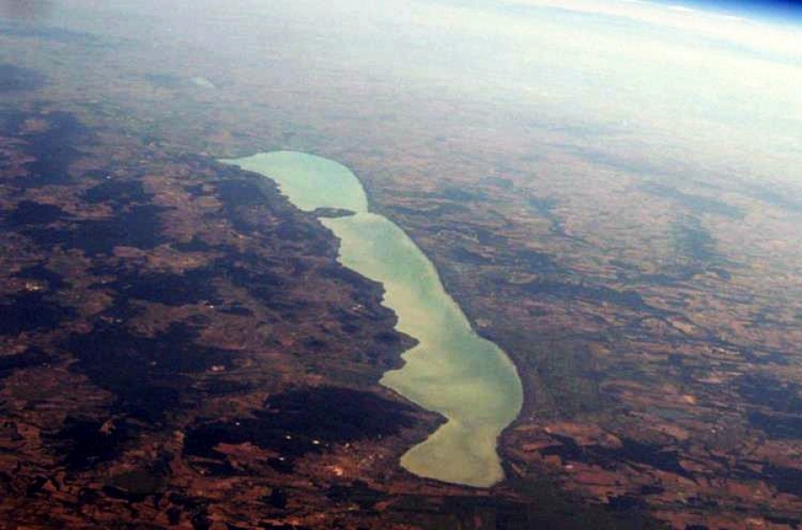 Pénzt pumpálnak a Balatonba