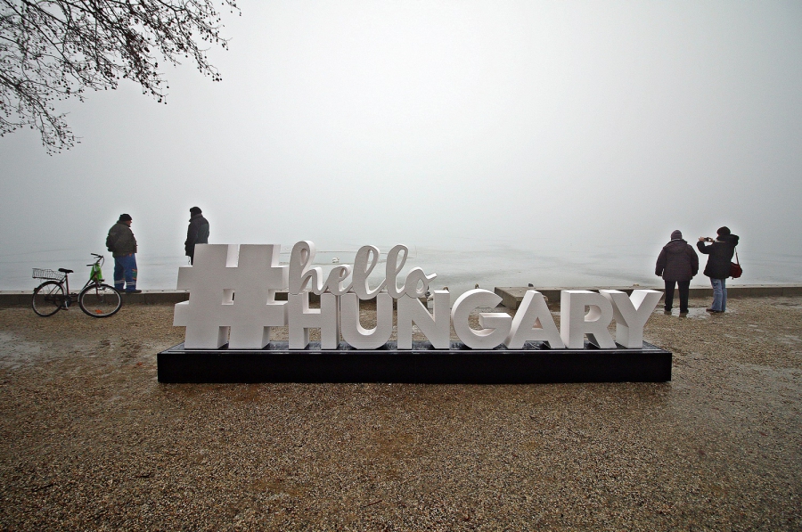 Hello Hungary a parton