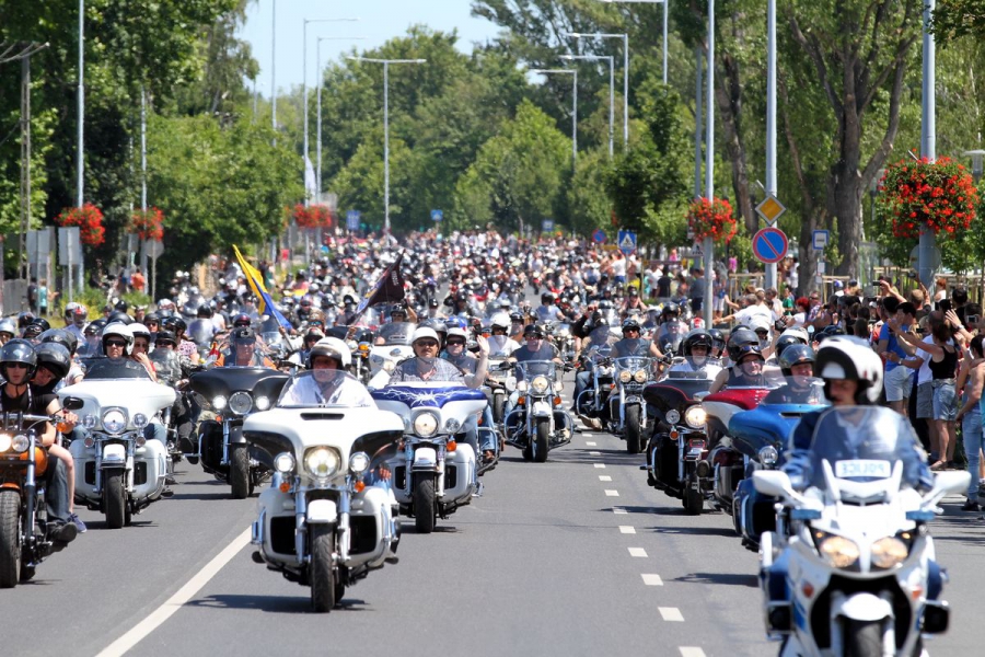 Harley Fesztivál – Motoros felvonulás át a városon