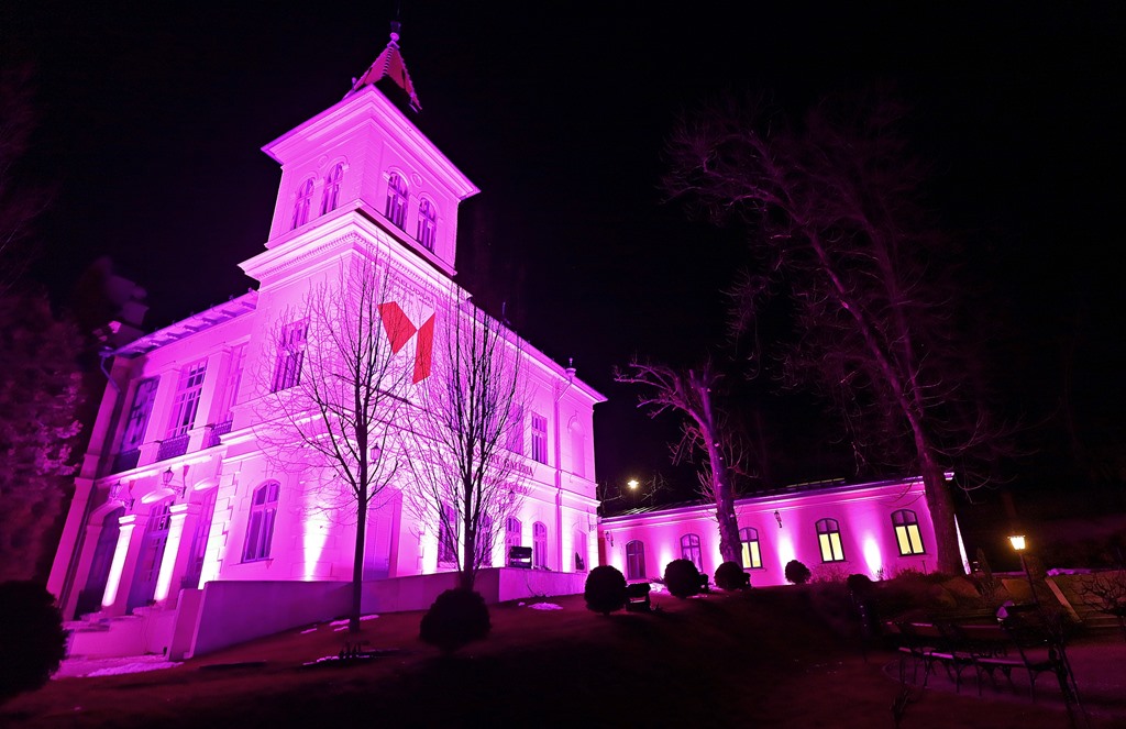 Rózsaszín fényben a Vaszary Villa
