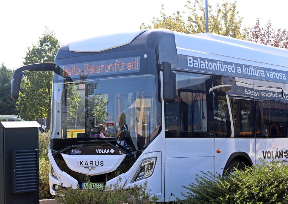 Busz1