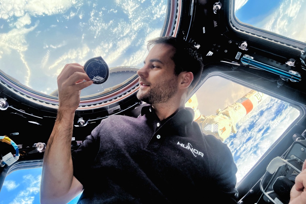 Kapu Tibor ültet emlékfát a Tagore sétányon